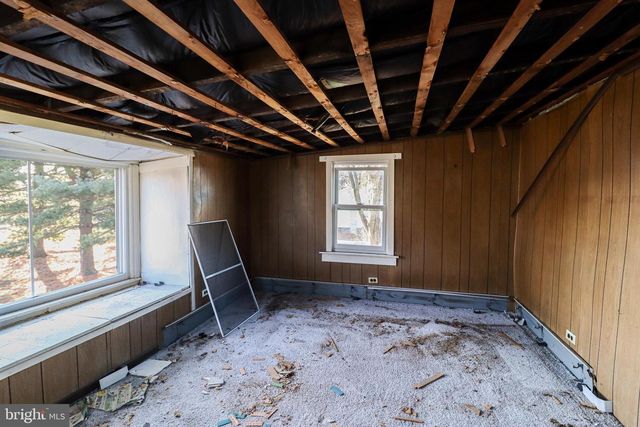 6481 CHAMBERS HILL RD, Harrisburg, PA 17111