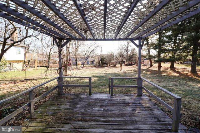 6481 CHAMBERS HILL RD, Harrisburg, PA 17111