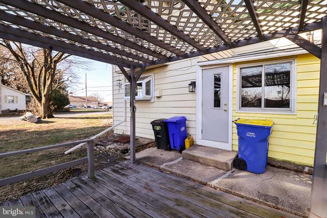 6481 CHAMBERS HILL RD, Harrisburg, PA 17111