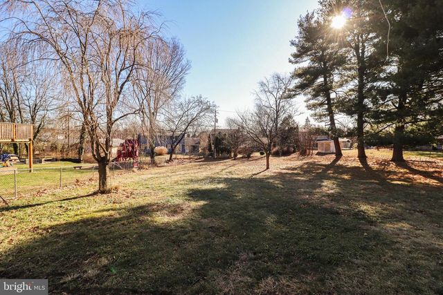 6481 CHAMBERS HILL RD, Harrisburg, PA 17111