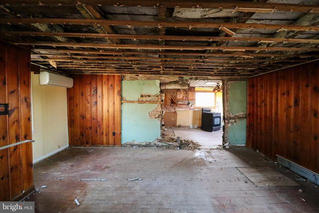 6481 CHAMBERS HILL RD, Harrisburg, PA 17111