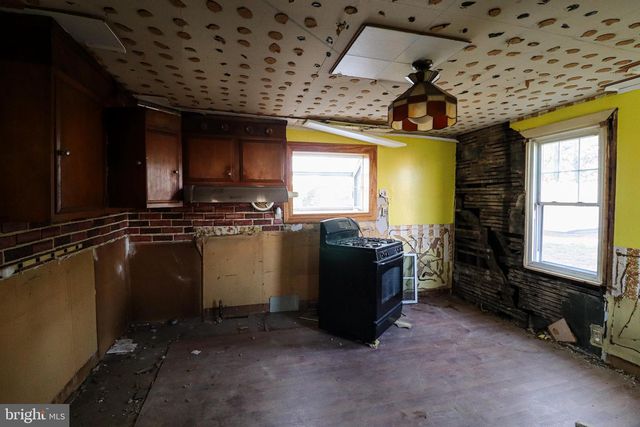 6481 CHAMBERS HILL RD, Harrisburg, PA 17111