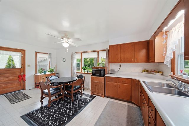 225 Center Court, Jackson, MI 49201