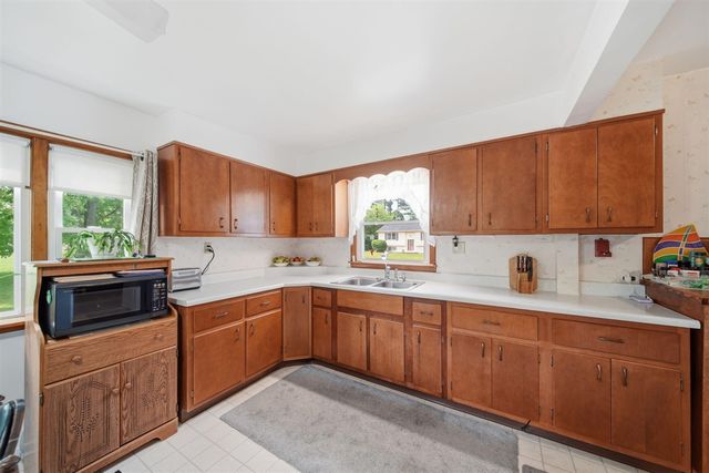 225 Center Court, Jackson, MI 49201