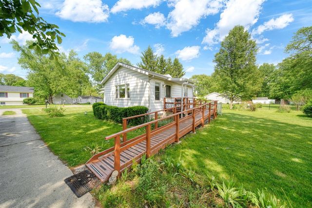 225 Center Court, Jackson, MI 49201