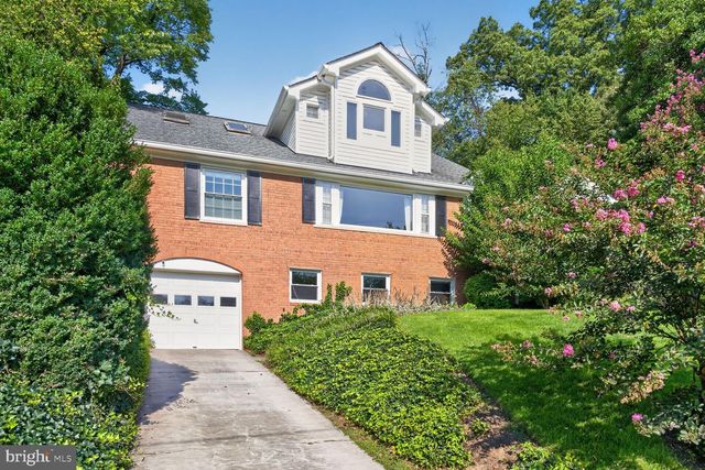 802 PARKWAY TER, Alexandria, VA 22302