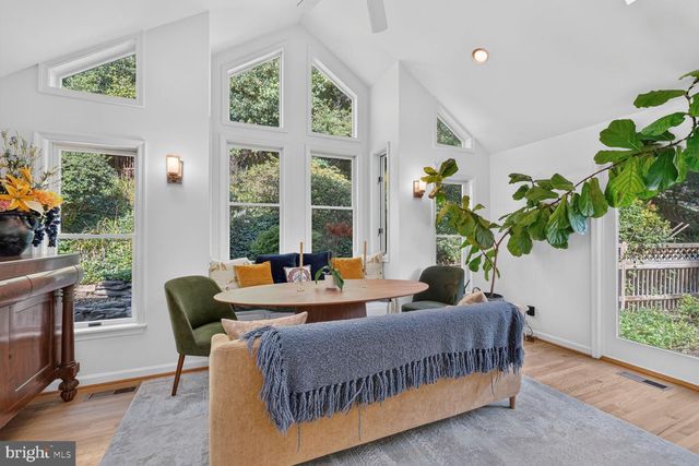 802 PARKWAY TER, Alexandria, VA 22302
