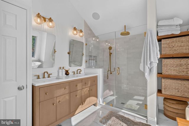 802 PARKWAY TER, Alexandria, VA 22302