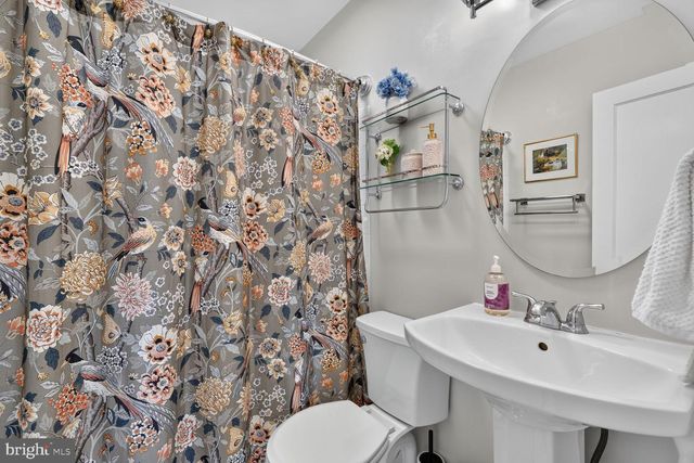 802 PARKWAY TER, Alexandria, VA 22302