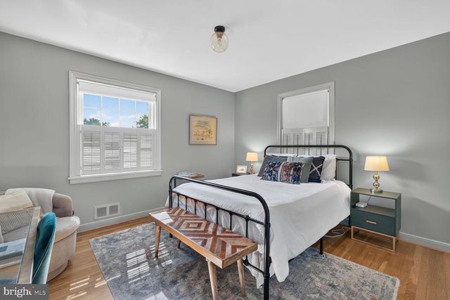 802 PARKWAY TER, Alexandria, VA 22302