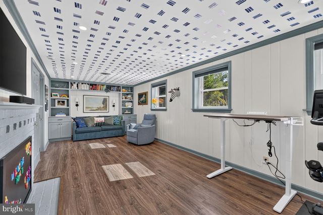 802 PARKWAY TER, Alexandria, VA 22302
