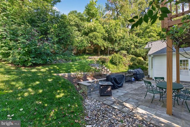 802 PARKWAY TER, Alexandria, VA 22302