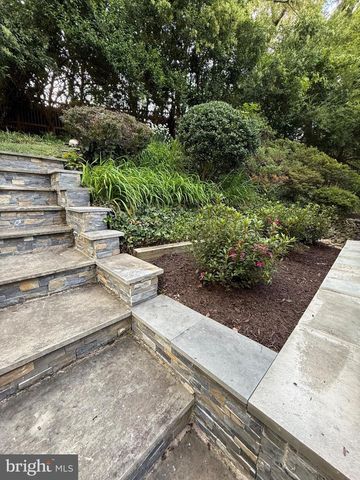802 PARKWAY TER, Alexandria, VA 22302