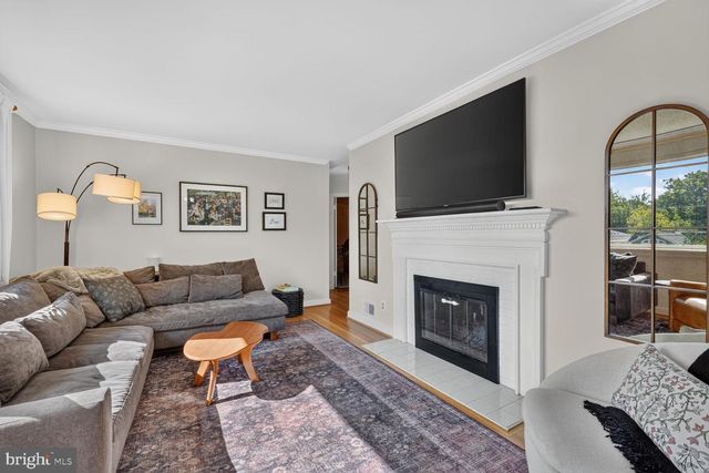 802 PARKWAY TER, Alexandria, VA 22302