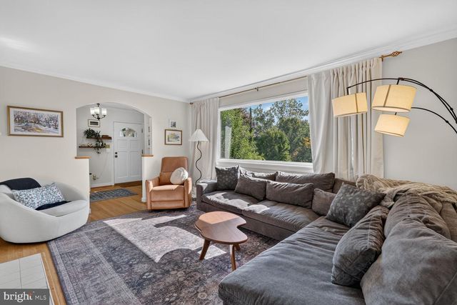 802 PARKWAY TER, Alexandria, VA 22302