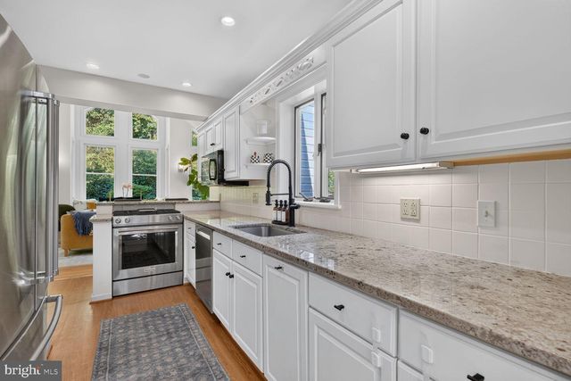 802 PARKWAY TER, Alexandria, VA 22302