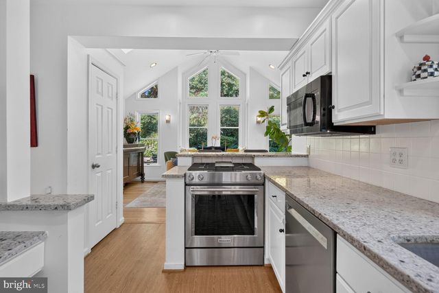 802 PARKWAY TER, Alexandria, VA 22302
