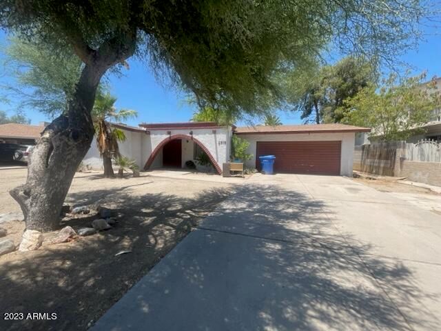 2918 W Glendale Avenue, Phoenix, AZ 85051