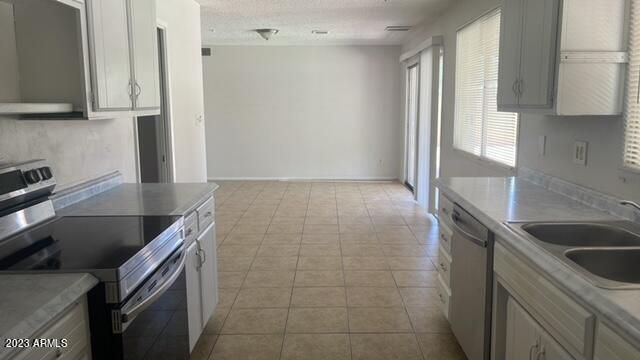 2918 W Glendale Avenue, Phoenix, AZ 85051