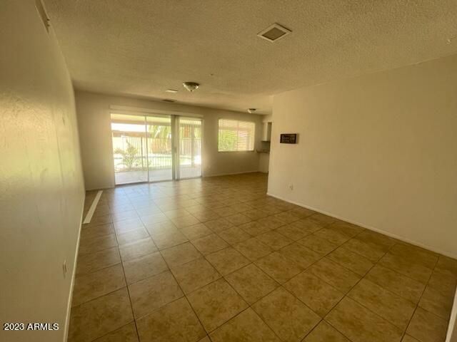 2918 W Glendale Avenue, Phoenix, AZ 85051