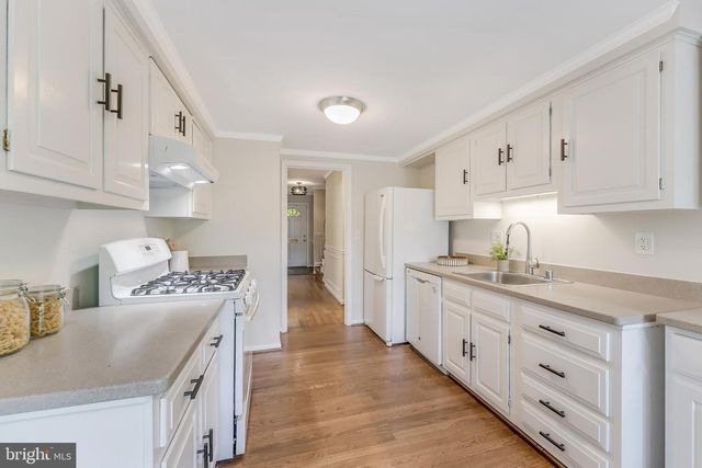 3195 STONEHURST DR, Fairfax, VA 22031