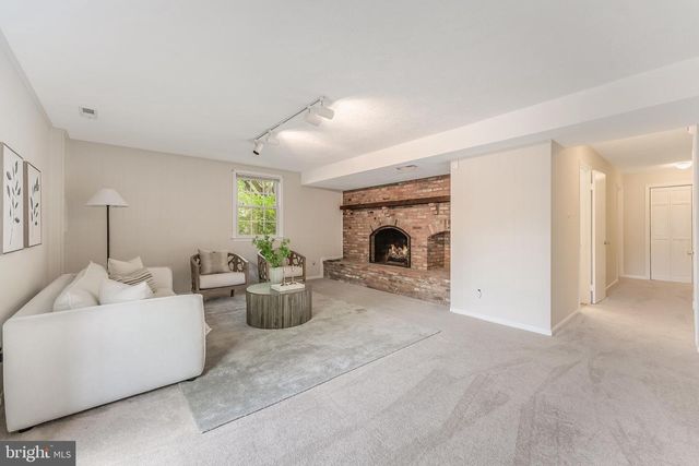 3195 STONEHURST DR, Fairfax, VA 22031