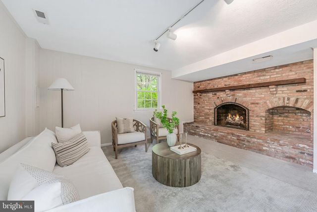 3195 STONEHURST DR, Fairfax, VA 22031