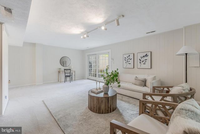 3195 STONEHURST DR, Fairfax, VA 22031