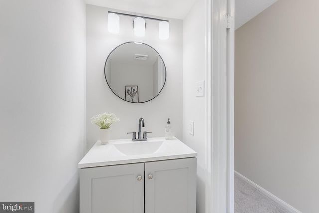 3195 STONEHURST DR, Fairfax, VA 22031