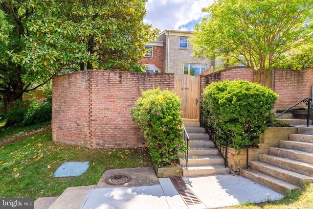3195 STONEHURST DR, Fairfax, VA 22031