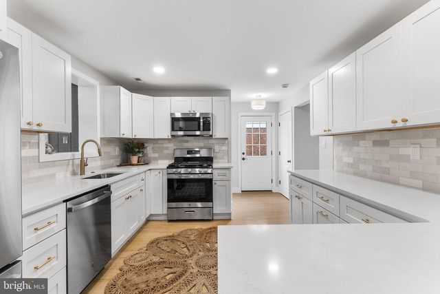 608 HUTCHINSON TER, Holmes, PA 19043