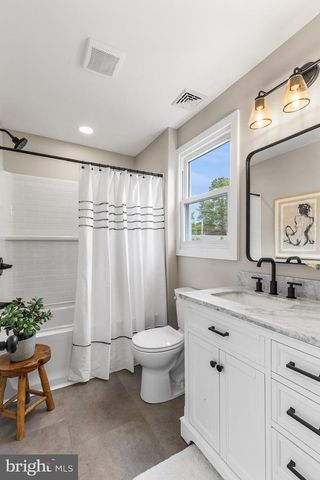 608 HUTCHINSON TER, Holmes, PA 19043