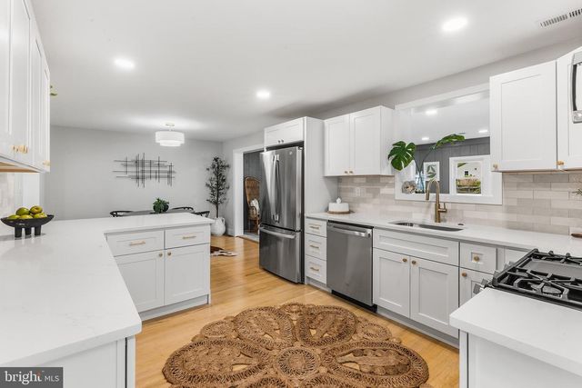 608 HUTCHINSON TER, Holmes, PA 19043