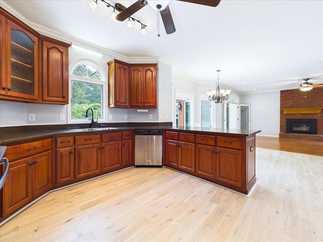 2832 Kensington Street, Athens, TN 37303