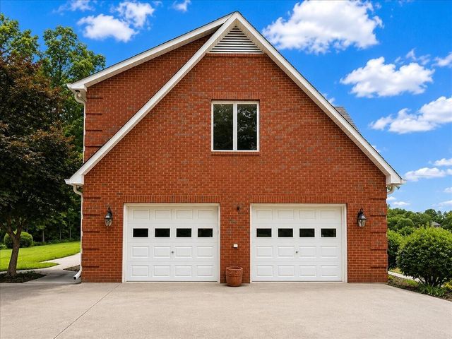 2832 Kensington Street, Athens, TN 37303