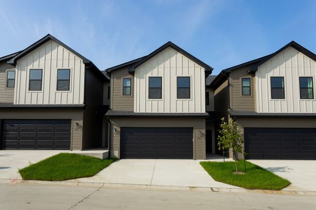 1357 Meadow Rose Place, Waukee, IA 50263