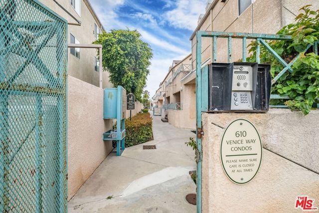 610 VENICE Way 203, Inglewood, CA 90302