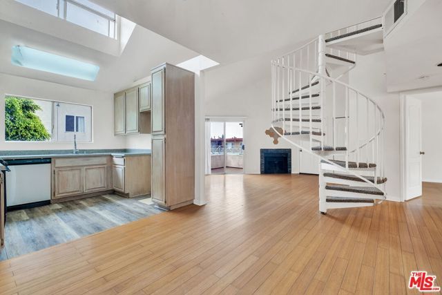 610 VENICE Way 203, Inglewood, CA 90302