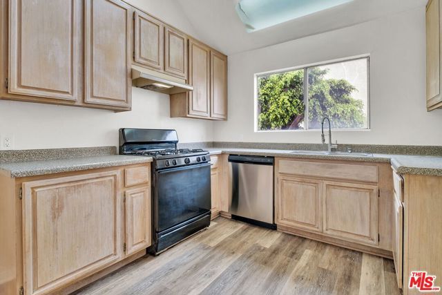 610 VENICE Way 203, Inglewood, CA 90302