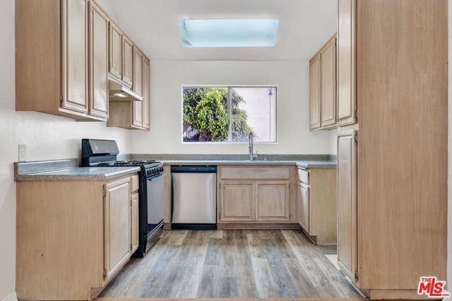 610 VENICE Way 203, Inglewood, CA 90302