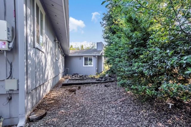3516 Montclair Rd, Cameron Park, CA 95682