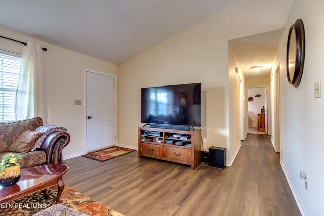 7312 Clarendon Rd, Powell, TN 37849