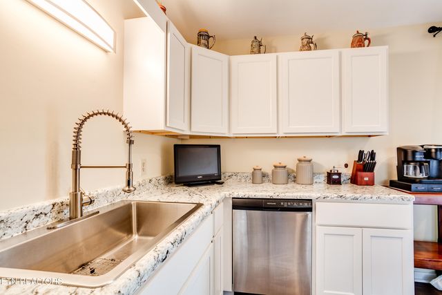 7312 Clarendon Rd, Powell, TN 37849