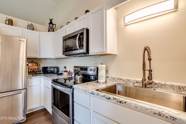 7312 Clarendon Rd, Powell, TN 37849