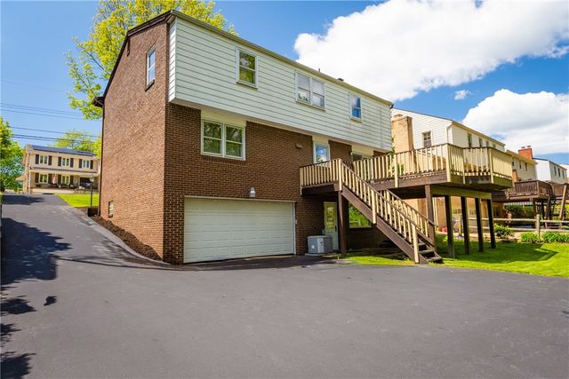 219 Main Entrance Dr, Mt Lebanon, PA 15228