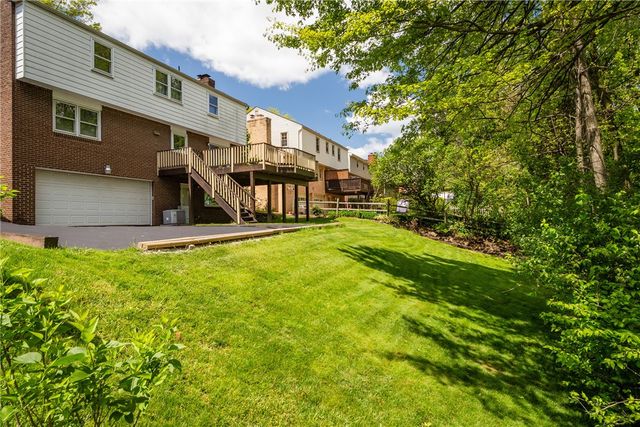 219 Main Entrance Dr, Mt Lebanon, PA 15228