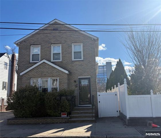 282 Harding Avenue 2nd floor, Teaneck, NJ 07666