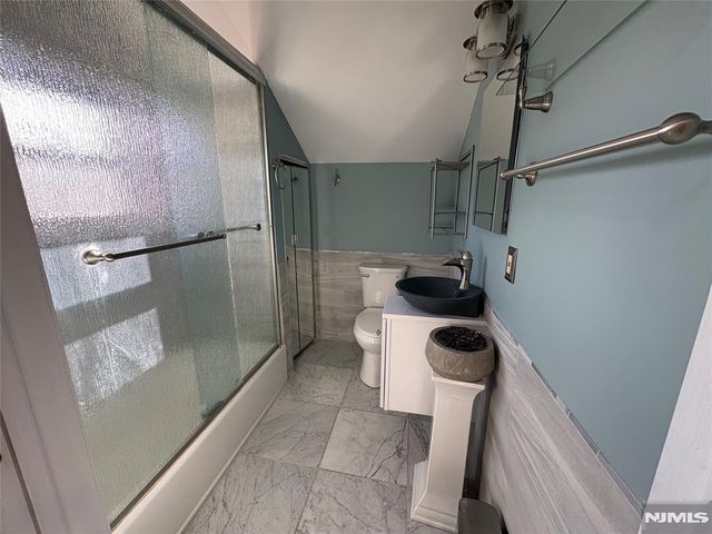 282 Harding Avenue 2nd floor, Teaneck, NJ 07666