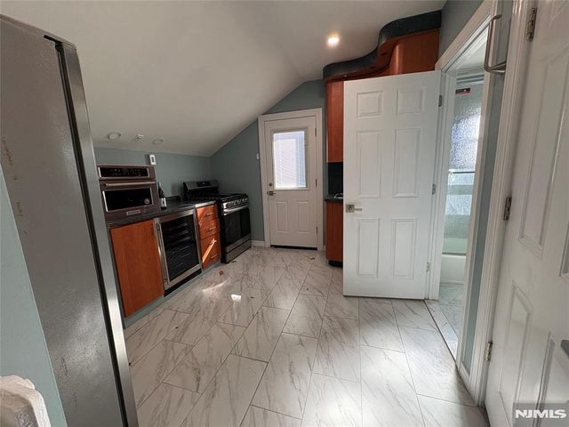 282 Harding Avenue 2nd floor, Teaneck, NJ 07666