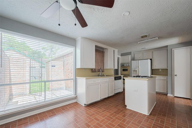 10534 Evesborough Drive, Houston, TX 77099